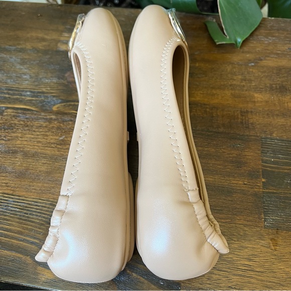 Tory Burch Minnie Nude Leather Travel Ballet Flats With Gold Logo EU40 US9.5 - Picture 7 of 12